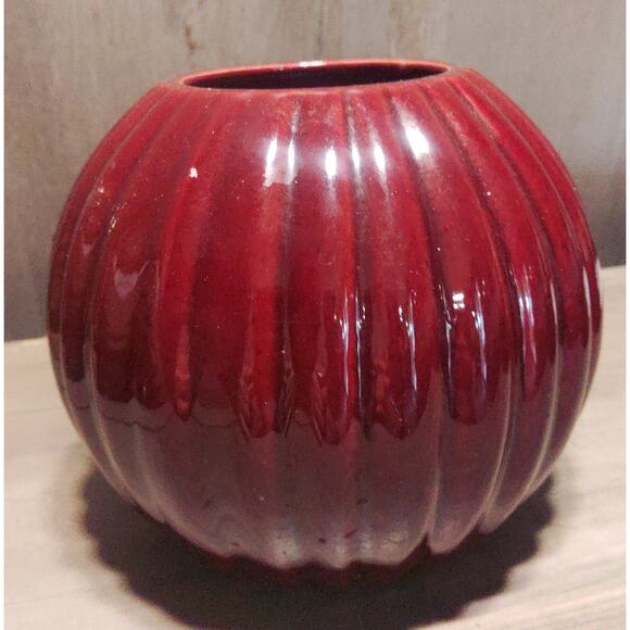Haeger Cranberry Round Vase. - Picture 2 of 6